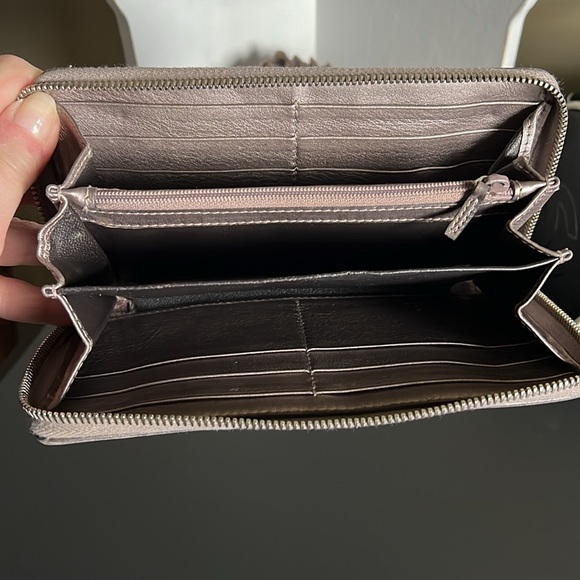 AUTHENTIC GUCCI BRONZE GG IMPRIME Leather Zip Wallet - Picture 8 of 10